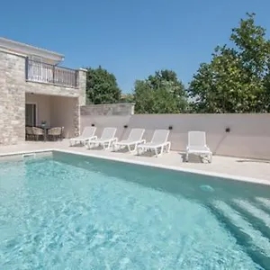 https://apartments-barbara-umag.in-istria.net